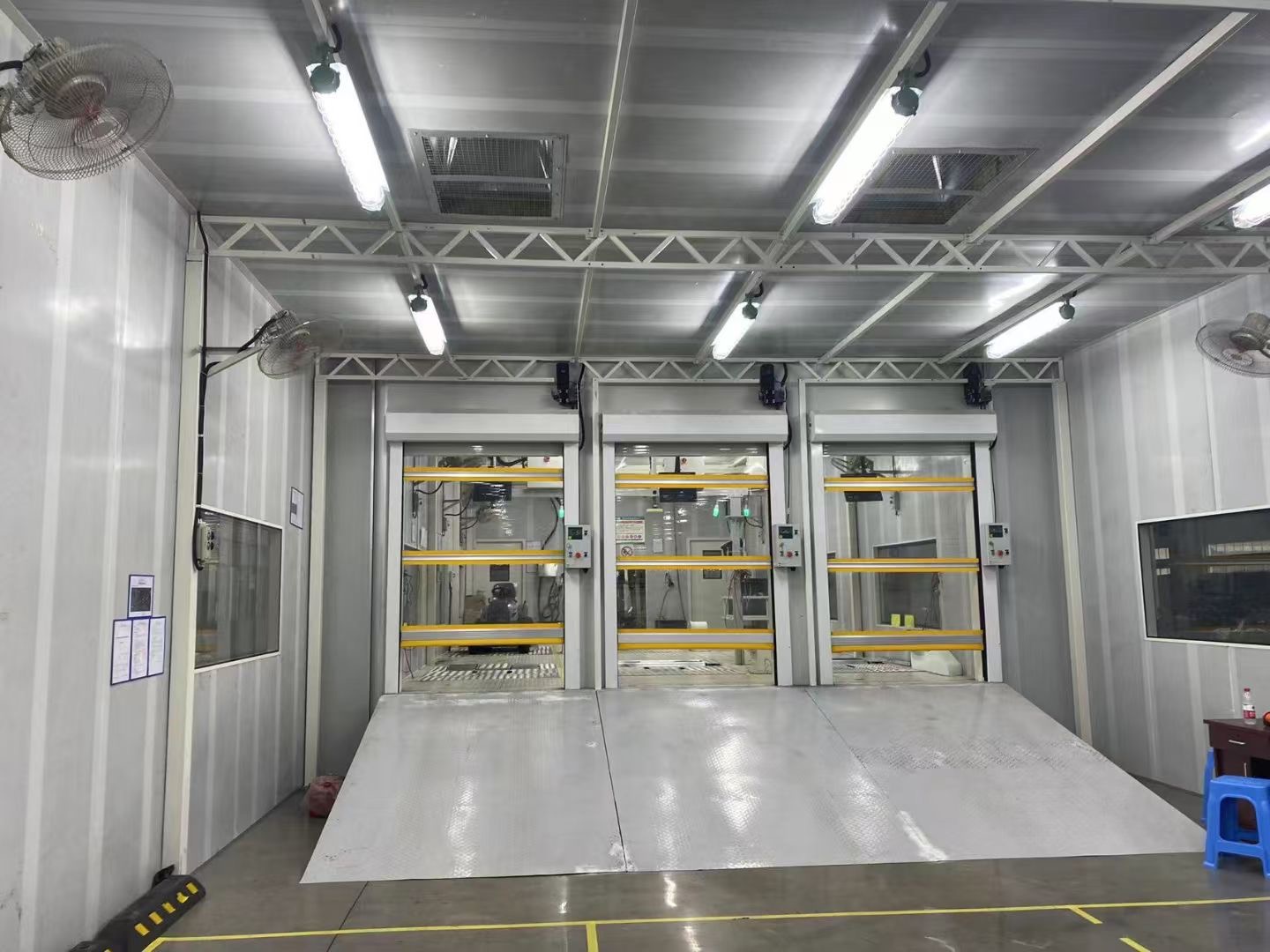 黄色快速卷帘门